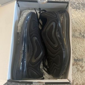 Black Nike Air Max 720 Fairly New